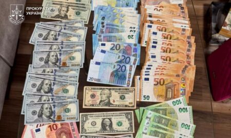 Крали мільйонами на відновленні житла після обстрілів: посадовцю міськради Дніпра оголошено про підозру