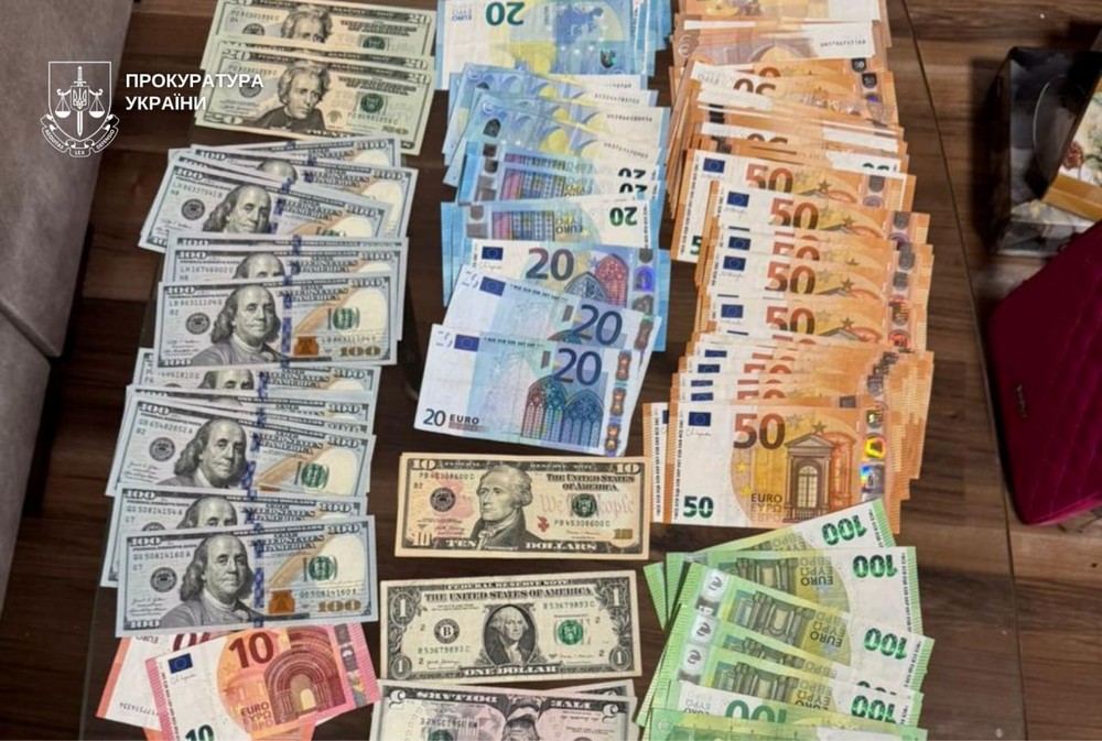 Крали мільйонами на відновленні житла після обстрілів: посадовцю міськради Дніпра оголошено про підозру