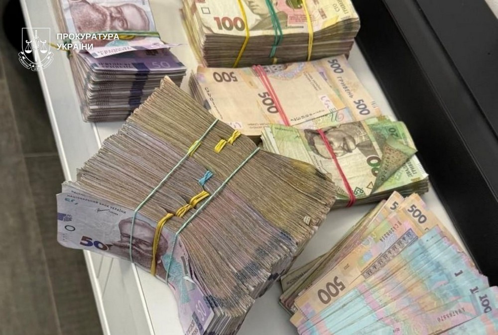 Крали мільйонами на відновленні житла після обстрілів: посадовцю міськради Дніпра оголошено про підозру