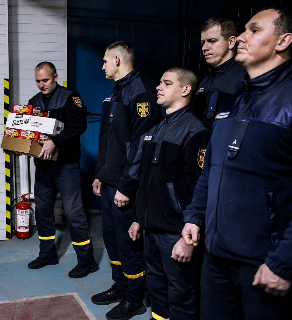 У Нікополі Герої без зброї отримали Вифлеємський Вогонь Миру від Української Церкви (фото)