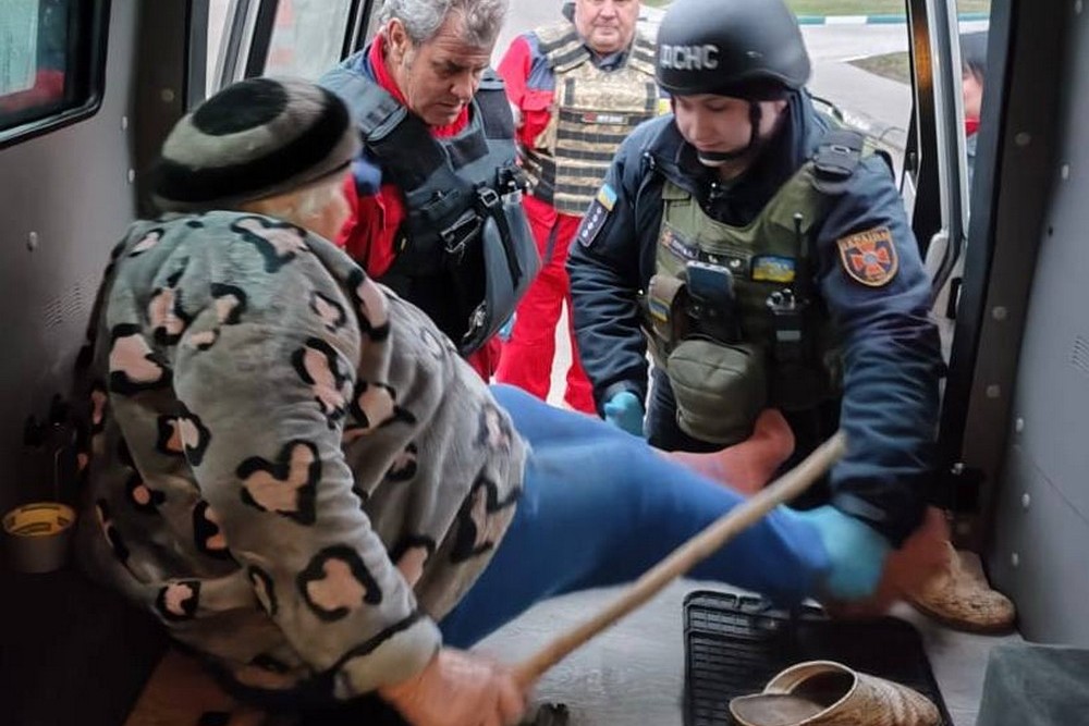 У Нікополі поранено 86-річну жінку, побито кафе, будинки, підприємство, під ударом також були район і Криворіжжя (фото)