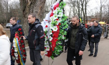 Невимовний біль і туга… У Нікополі сьогодні провели в останню путь полеглого Героя-феросплавника (фото)