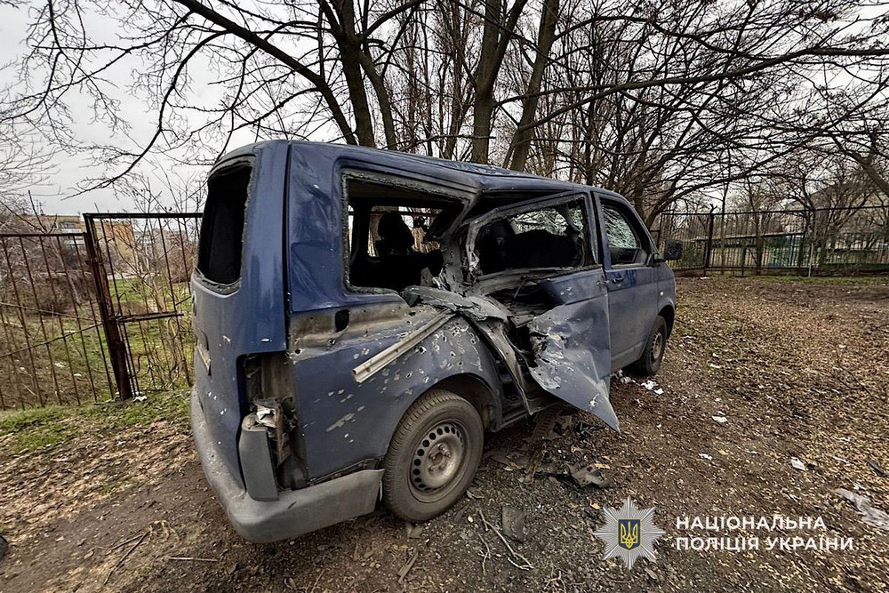Окупанти скерували FPV-дрон на будинок у Нікополі і поранили пенсіонерку: поліція про наслідки обстрілів Нікопольщини і Криворіжжя