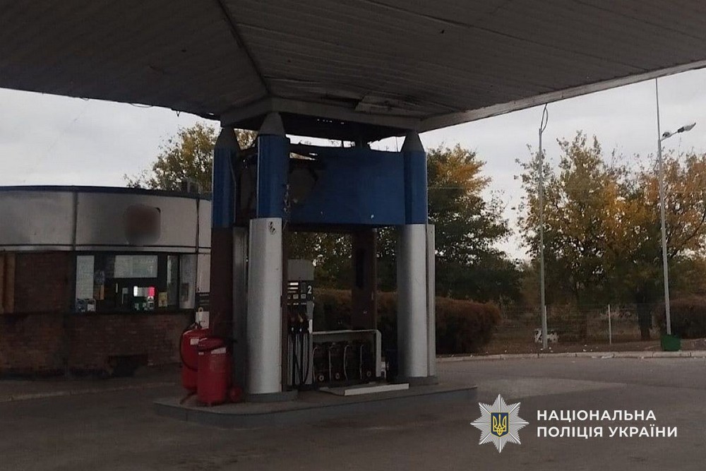 Окупанти скерували FPV-дрон на будинок у Нікополі і поранили пенсіонерку: поліція про наслідки обстрілів Нікопольщини і Криворіжжя