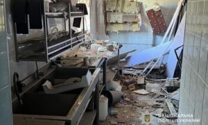 Окупанти скерували FPV-дрон на будинок у Нікополі поранили пенсіонерку: поліція про наслідки обстрілів Нікопольщини і Криворіжжя