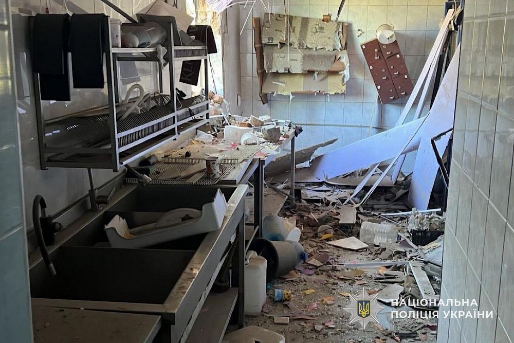 Окупанти скерували FPV-дрон на будинок у Нікополі поранили пенсіонерку: поліція про наслідки обстрілів Нікопольщини і Криворіжжя