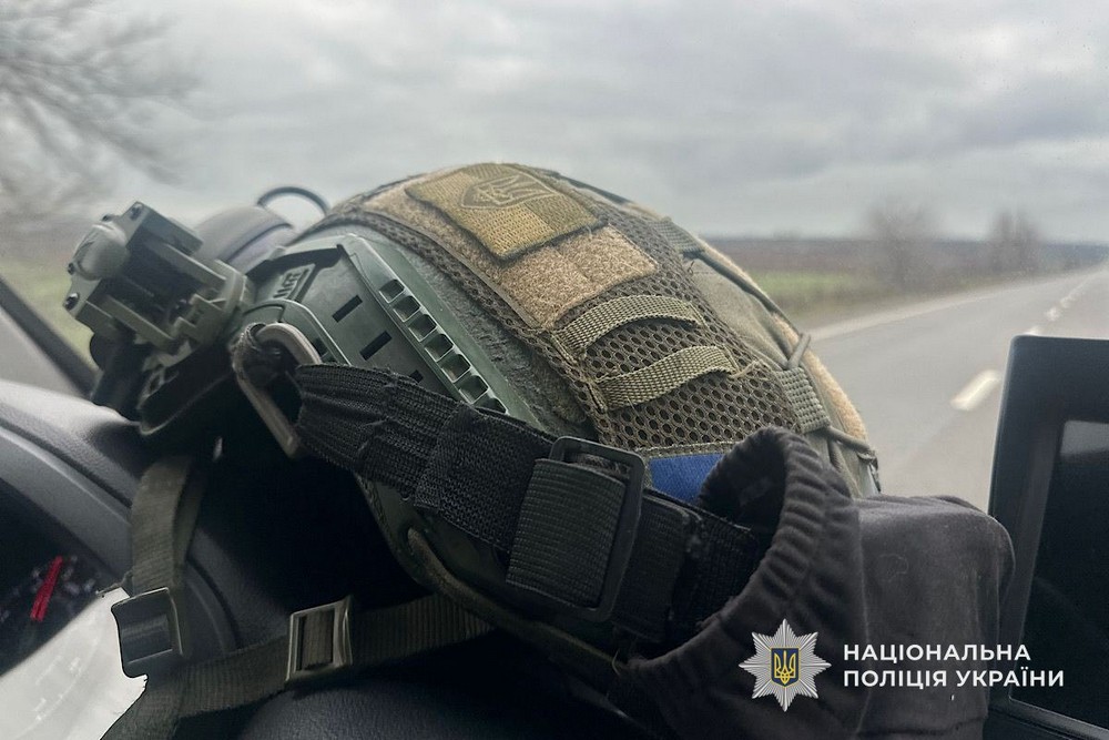 Зі сльозами на очах залишали рідний дім: з Нікополя евакуювали маму і 7 дітей (фото, відео)