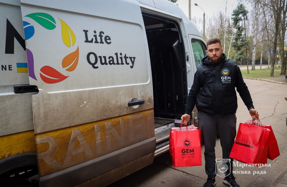 У Марганці триває видача новорічних подарунків дітям: як отримати (фото) У Марганці триває видача новорічних подарунків дітям: як отримати (фото)