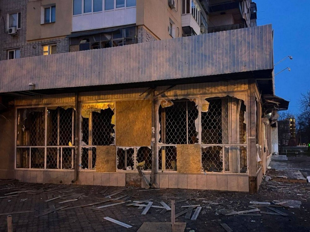 У Нікополі побито два кафе, будинки, у районі є поранений, понівечено ліцей, підприємство, під обстрілами було і Криворіжжя У Нікополі побито два кафе, будинки, у районі є поранений, понівечено ліцей, підприємство, під обстрілами було і Криворіжжя