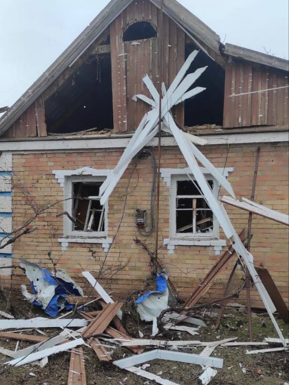 У Нікополі побито два кафе, будинки, у районі є поранений, понівечено ліцей, підприємство, під обстрілами було і Криворіжжя У Нікополі побито два кафе, будинки, у районі є поранений, понівечено ліцей, підприємство, під обстрілами було і Криворіжжя