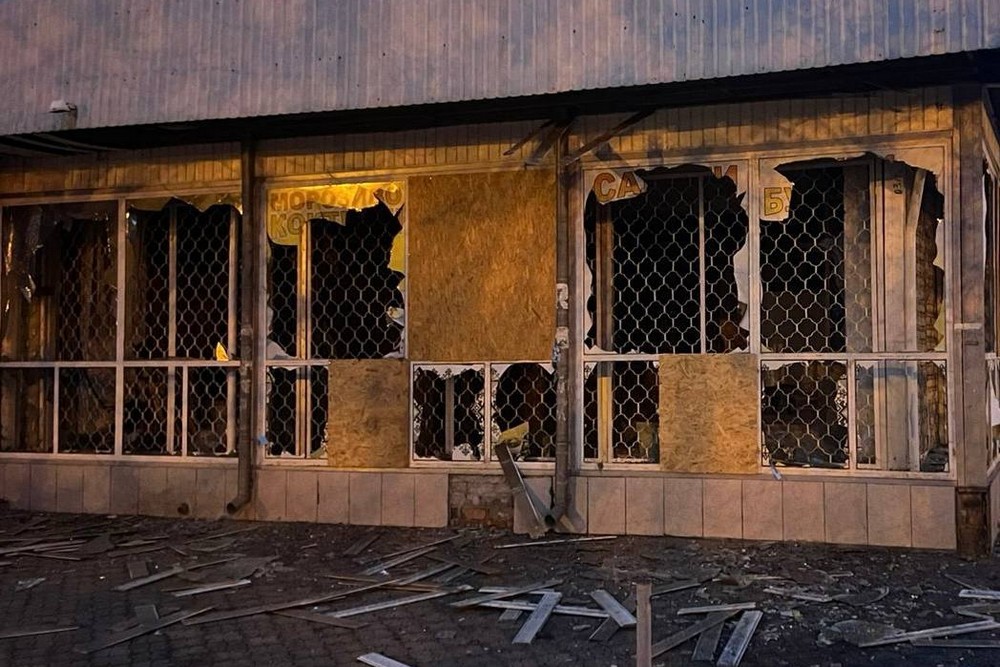 У Нікополі побито два кафе, будинки, у районі є поранений, понівечено ліцей, підприємство, під обстрілами було і Криворіжжя У Нікополі побито два кафе, будинки, у районі є поранений, понівечено ліцей, підприємство, під обстрілами було і Криворіжжя