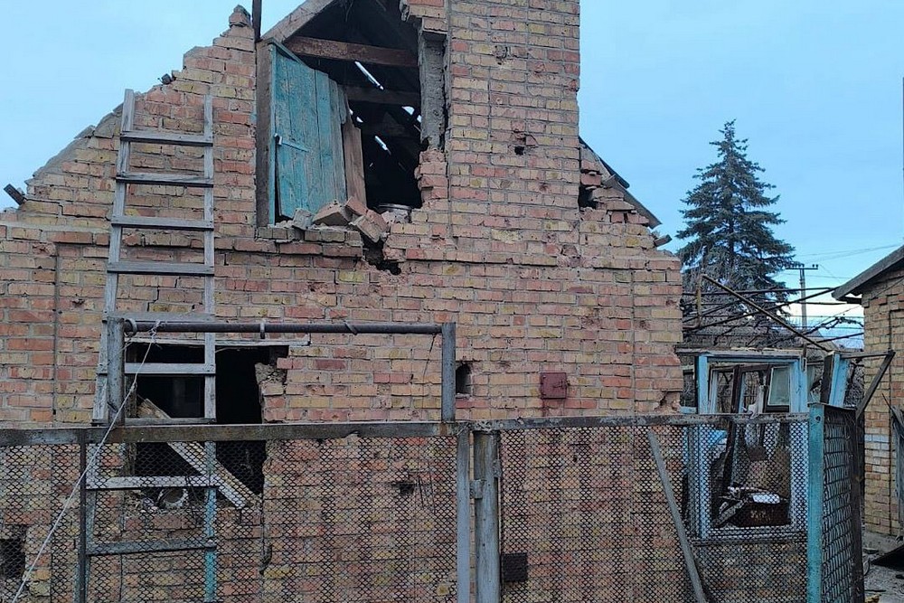 Півсотні ударів по Нікополю і району, є поранений, також атаковано Синельниківщину – поліція показала фото наслідків терору окупантів