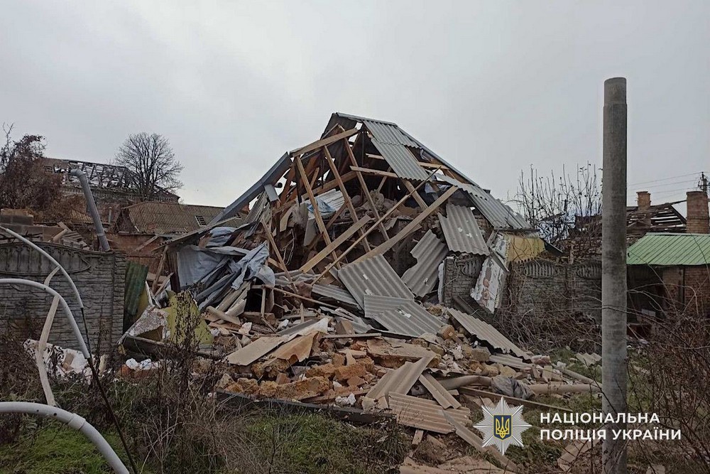 Півсотні ударів по Нікополю і району, є поранений, також атаковано Синельниківщину – поліція показала фото наслідків терору окупантів