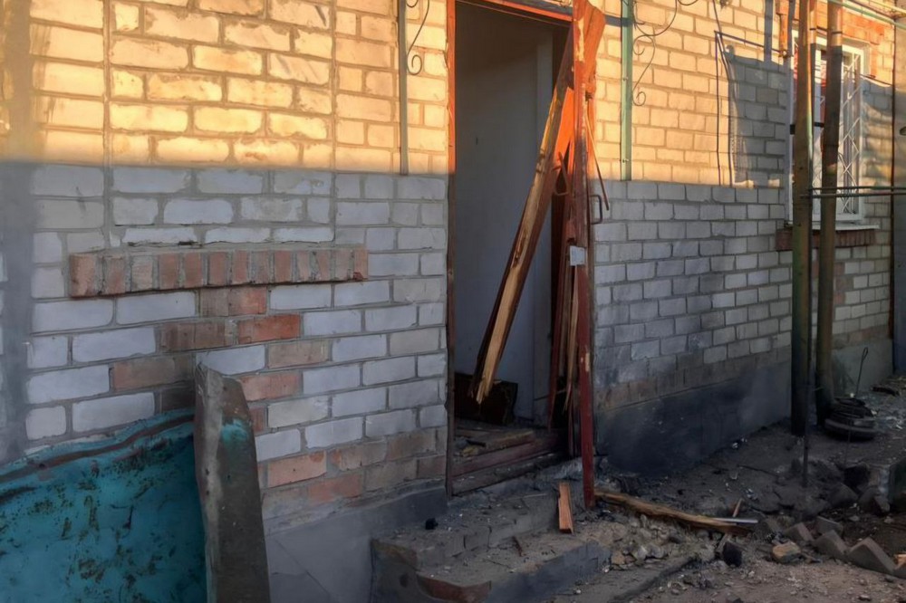 Ворог гатив по Нікополю і району – побито підприємства і будинки, також під обстрілом була Синельниківщина