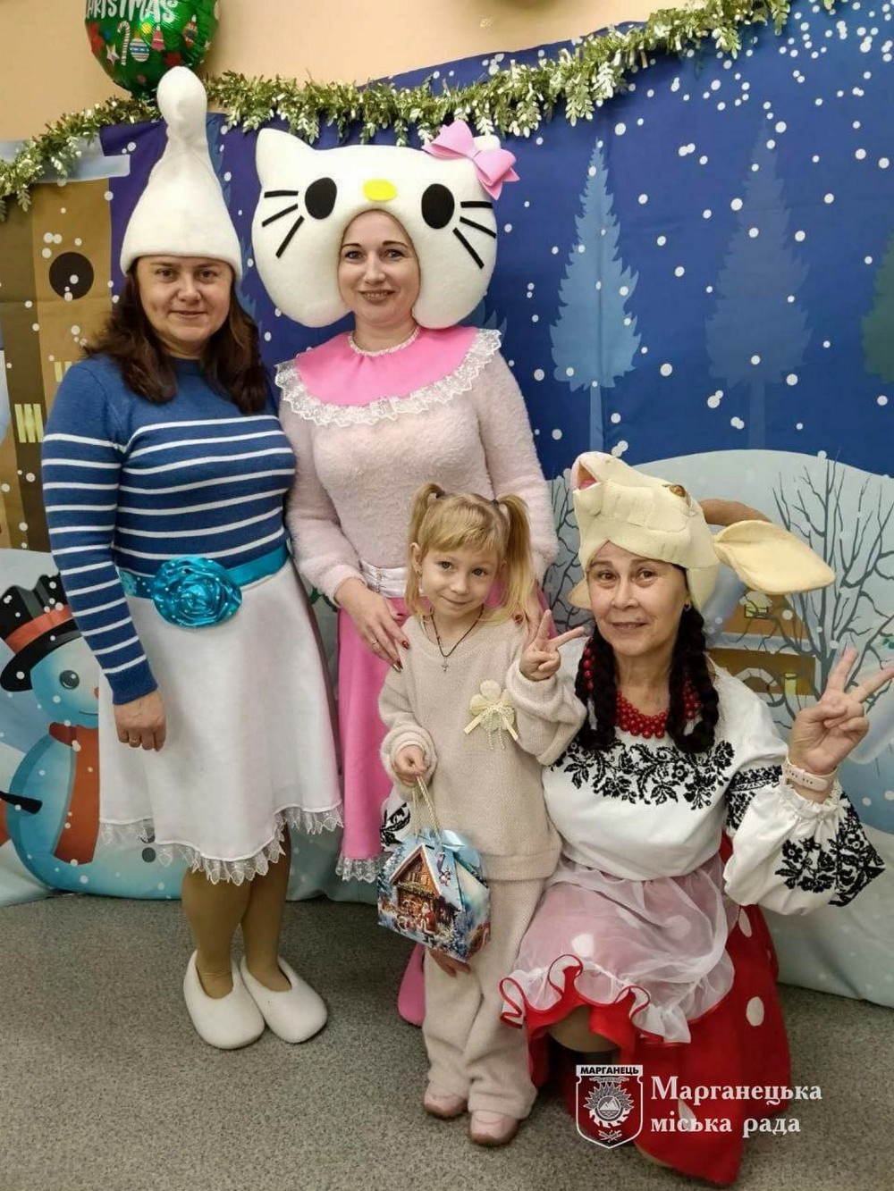 У Марганці триває видача новорічних подарунків дітям: як отримати (фото) У Марганці триває видача новорічних подарунків дітям: як отримати (фото)