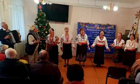 Коли пісня сильніша за війну: сонячні промені добра для літніх марганчан