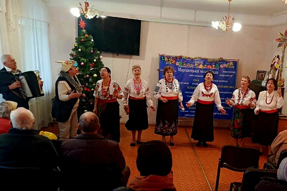 Коли пісня сильніша за війну: сонячні промені добра для літніх марганчан