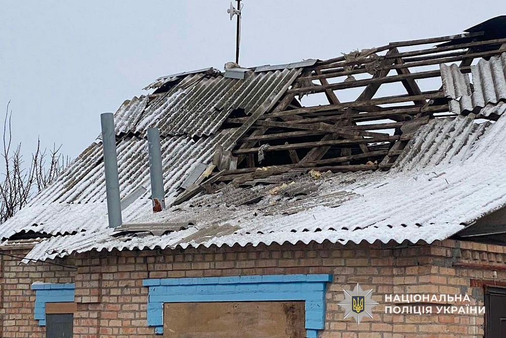 На Нікопольщині побито три підприємства і будинки, на Синельниківщині атаковано транспорт, магазин, багатоповерхівку – поліція