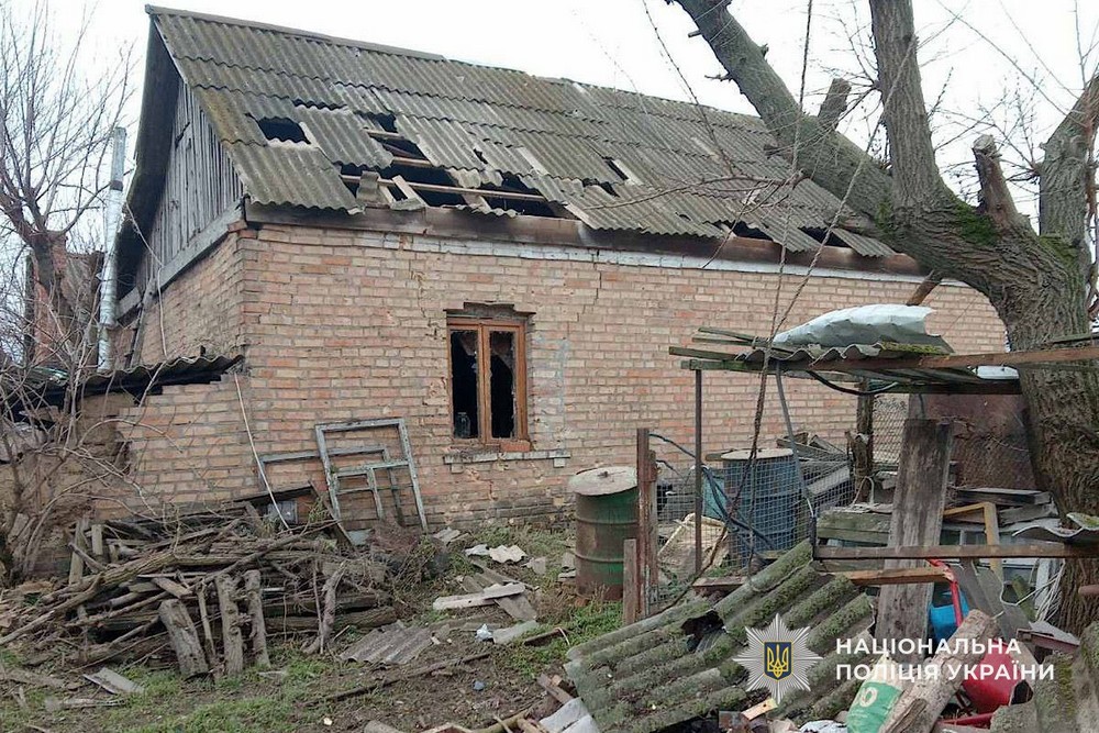 На Нікопольщині побито три підприємства і будинки, на Синельниківщині атаковано транспорт, магазин, багатоповерхівку – поліція