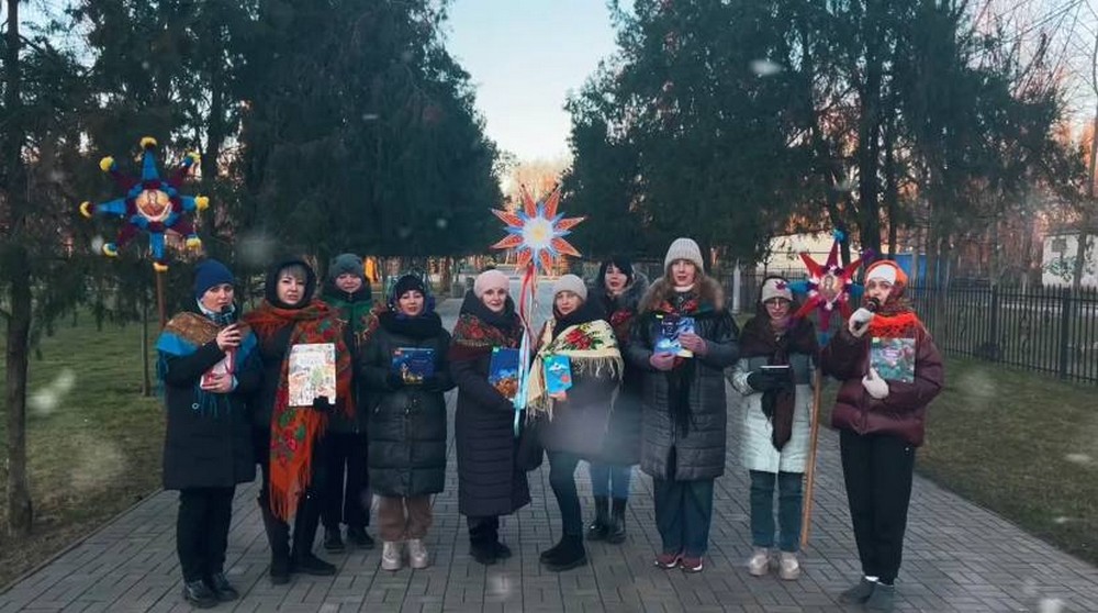 На Різдво у Покрові 25 грудня провели традиційну ходу з унікальними автентичними атрибутами (фото)