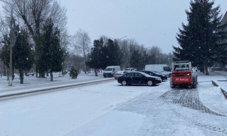 Зима в Покрові додала роботи комунальникам (фото)