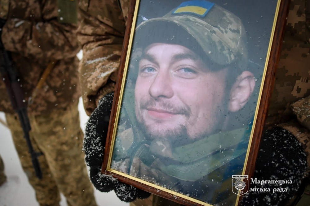  На Нікопольщині сьогодні провели в останню путь Захисника