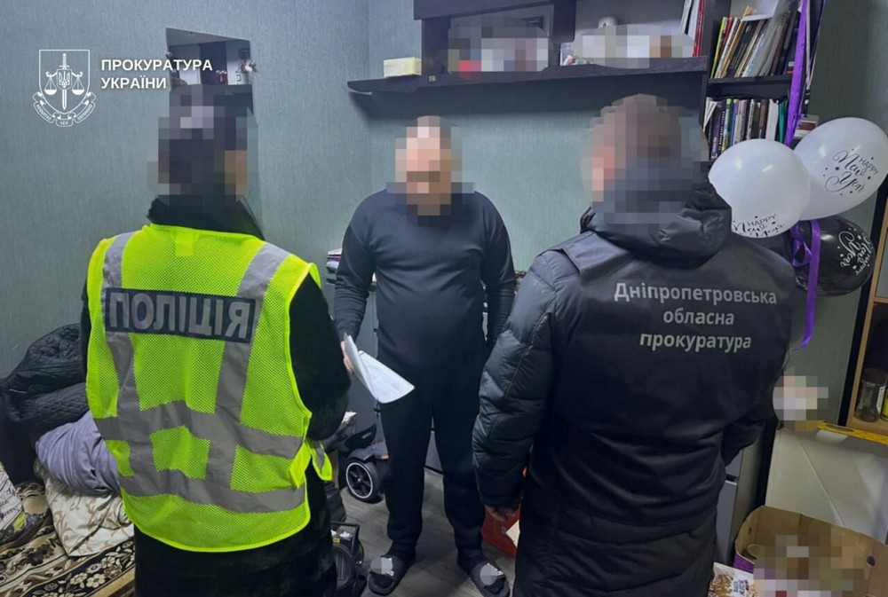 Виявлена мережа фальшивих реабілітаційних центрів на Дніпропетровщині. Рідні платили гроші за допомогу, а в реальності людей тримали наче у тюрмах. Серед в’язнів – семеро дітей.