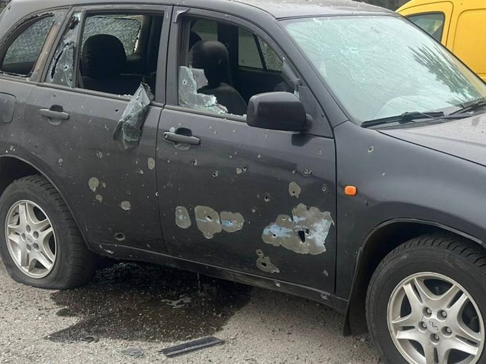 У Нікополі є поранена, побито супермаркет, п’ятиповерхівки, мікроавтобус, також ворог поранив пенсіонерку на Синельниківщині (фото)