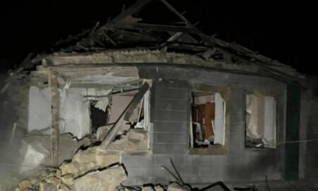 Ворог атакував Нікополь – понівечено адмінбудівлю, скинув КАБ на Покровську громаду на Синельниківщині