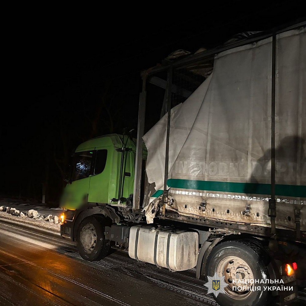 Ворог поцілив FPV-дронами по двом вантажівкам на Нікопольщині, вдарив БпЛА та КАБами по Синельниківщині – поліція