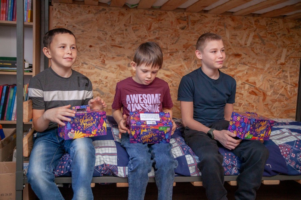 Начальник Нікопольської РВА передав подарунки дітям від ДніпроОВА: фото Начальник Нікопольської РВА передав подарунки дітям від ДніпроОВА: фото