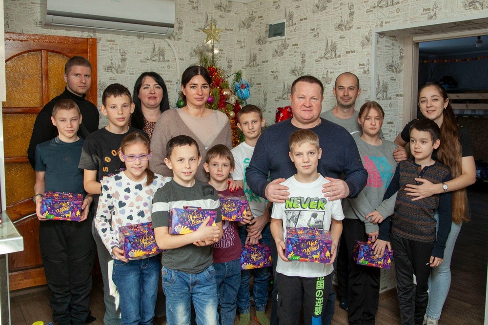 Начальник Нікопольської РВА передав подарунки дітям від ДніпроОВА: фото Начальник Нікопольської РВА передав подарунки дітям від ДніпроОВА: фото