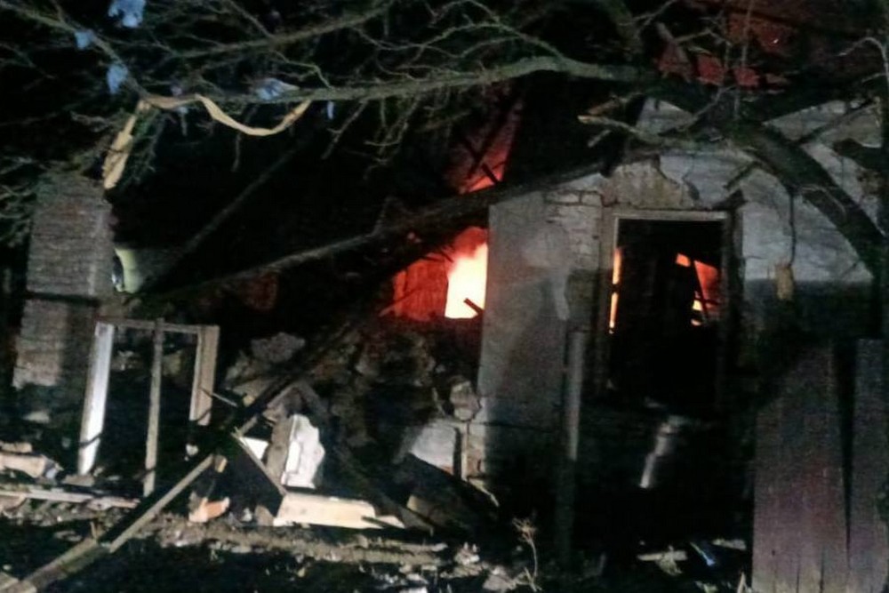 Ворог бив по Нікополю і району, атакував Синельниківщину в ніч на 31 грудня – є поранені і руйнування (фото)