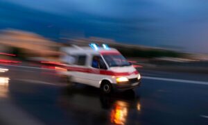 Ураження струмом і втрата свідомості після падіння: двох малюків врятували на Дніпропетровщині медики за один день