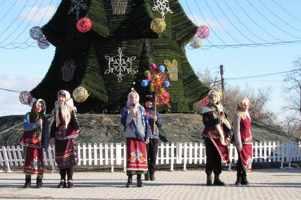 Хода, коляда і вертеп: як у Нікополі відзначали Різдво у 2022 році (фото) 1 Хода, коляда і вертеп: як у Нікополі відзначали Різдво у 2022 році (фото)