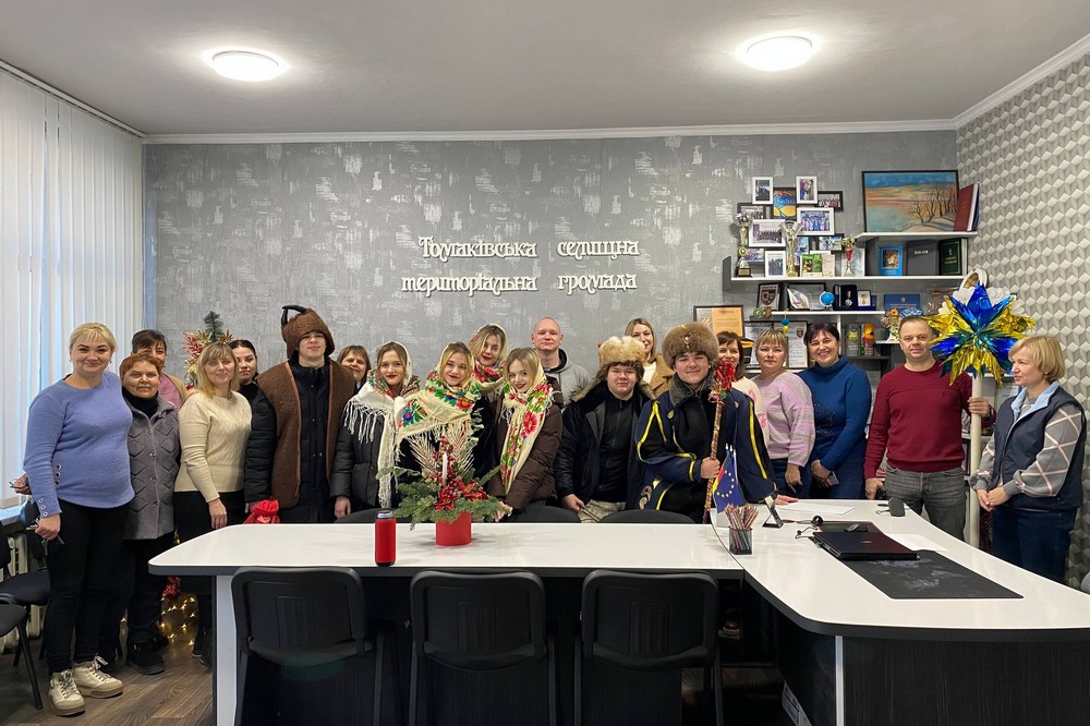 у Томаківській громаді 6