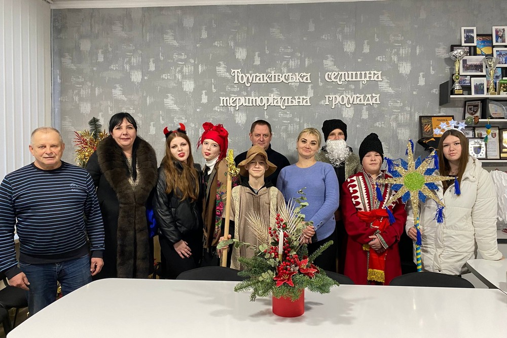 у Томаківській громаді 8