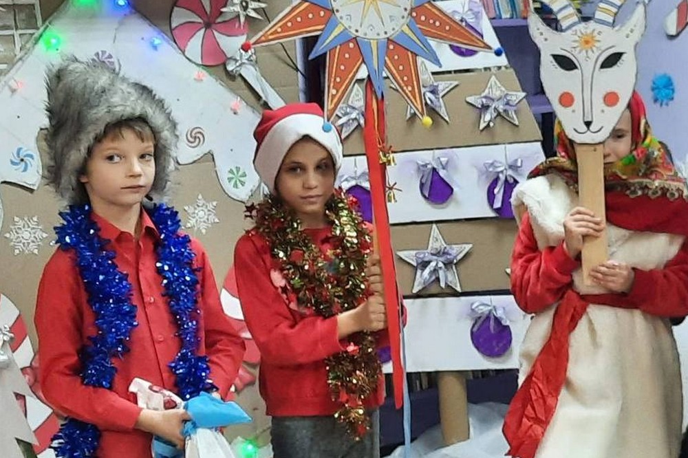 у бібліотеці Покрова 4