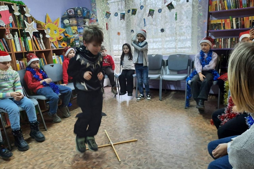 у бібліотеці Покрова 8