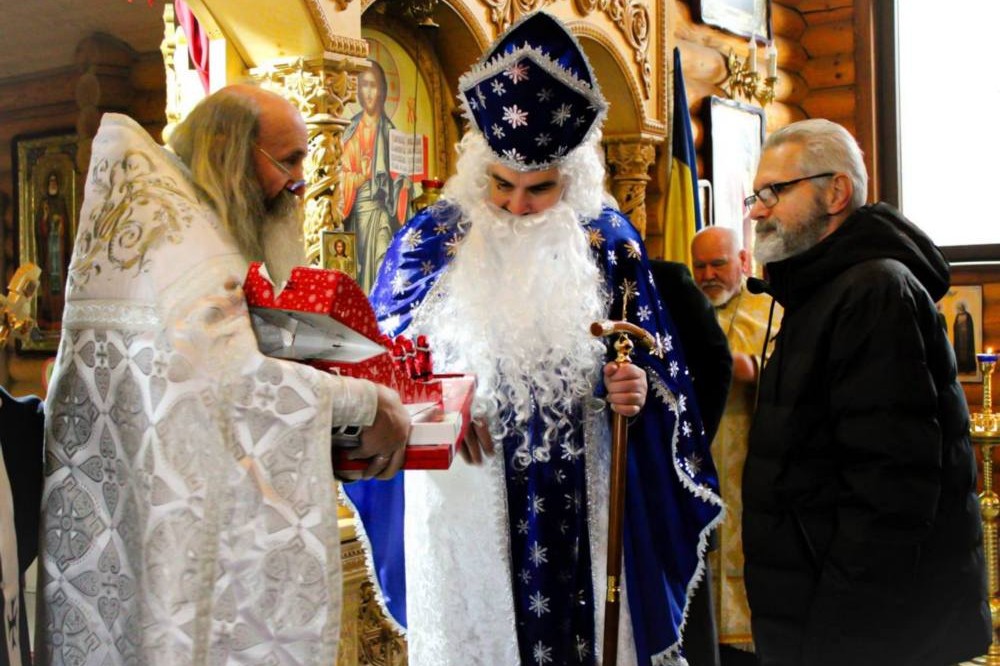 у храмі ПЦУ в Нікополі відзначили День святого Миколая 3 у храмі ПЦУ в Нікополі відзначили День святого Миколая 3