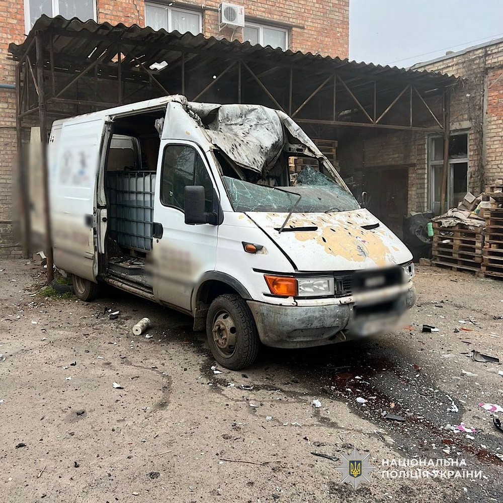 У Нікополі побито магазин і автівки, на Синельниківщині двоє поранених – поліція про наслідки ворожих атак за добу У Нікополі побито магазин і автівки, на Синельниківщині двоє поранених – поліція про наслідки ворожих атак за добу