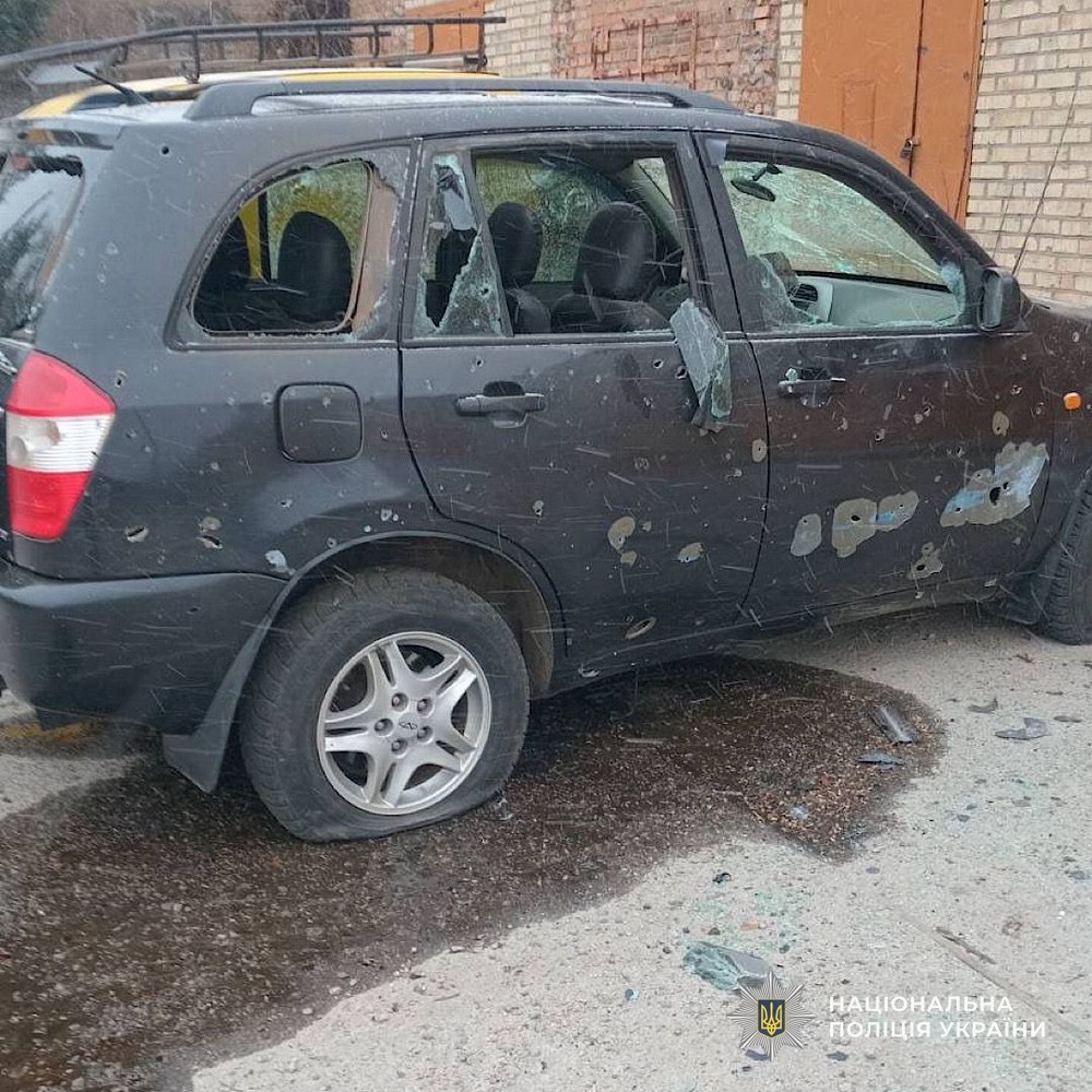 У Нікополі побито магазин і автівки, на Синельниківщині двоє поранених – поліція про наслідки ворожих атак за добу У Нікополі побито магазин і автівки, на Синельниківщині двоє поранених – поліція про наслідки ворожих атак за добу