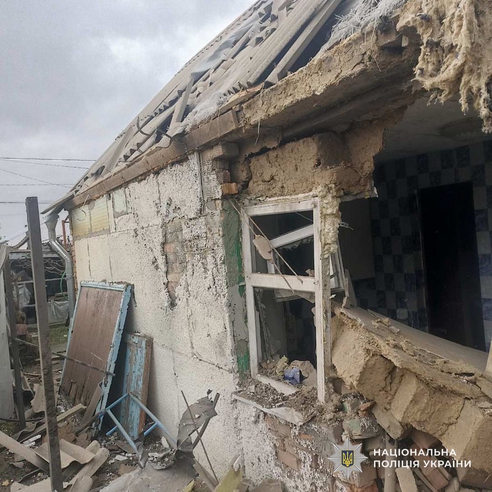 У Нікополі побито магазин і автівки, на Синельниківщині двоє поранених – поліція про наслідки ворожих атак за добу У Нікополі побито магазин і автівки, на Синельниківщині двоє поранених – поліція про наслідки ворожих атак за добу