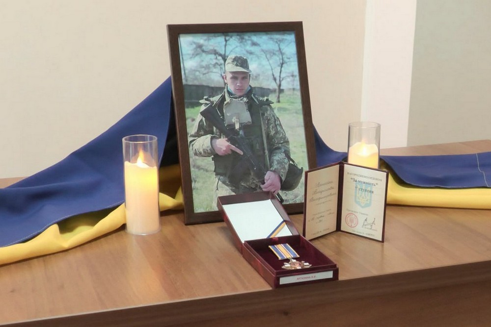 Вбиті росією мешканці Нікопольщини. Захисник з Червоногригорівської громади Владислав Артюхін 17 грудня відзначав би 26-річчя, але йому назавжди 22. І сьогодні ми вшановуємо пам’ять Героя!