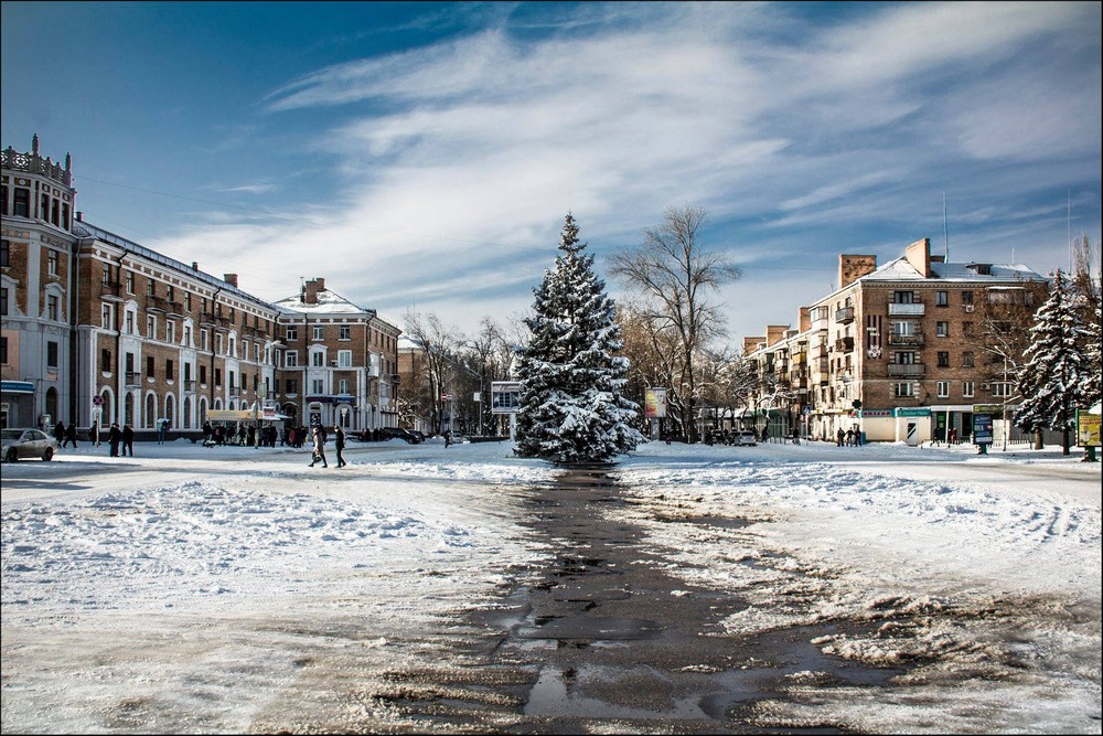 Проспект Трубників у Нікополі в районі податкової. Фото Nikopolnews Проспект Трубників у Нікополі в районі податкової. Фото Nikopolnews