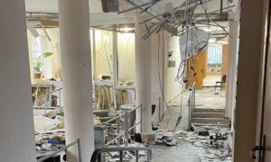 У Нікополі 13 постраждалих внаслідок влучання в адмінбудівлю, всього в області 25 постраждалих і одна загибла – поліція