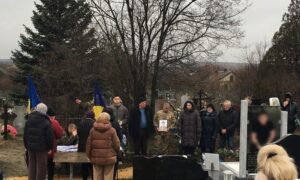 Поховали поруч з батьком… На Нікопольщині провели в останню путь Захисника (фото)
