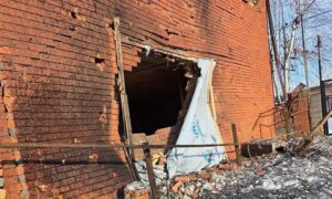 Вдарили з артилерії по житловому сектору Нікополя, атакували Дніпро в Синельниківщину, 10 поранених і багато руйнувань – поліція про наслідки ворожого терору