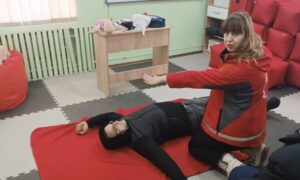 Для вчителів гімназії у Нікополі провели важливі майстер-класи з надання першої допомоги (фото)