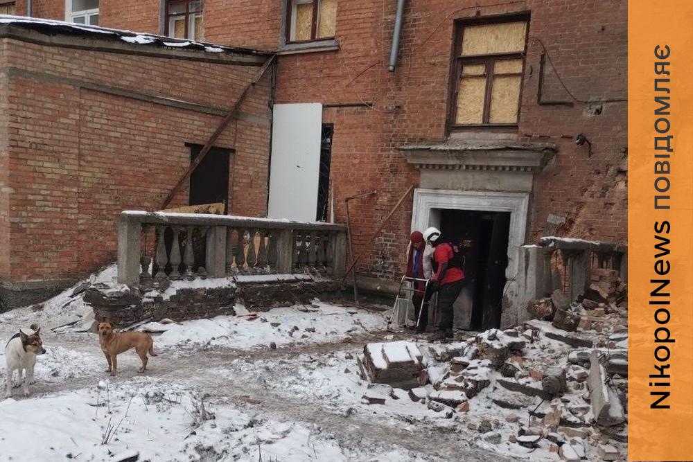 Волонтери Нікополя евакуювали з берегової лінії маломобільну жінку і її собачку: куди звертатися